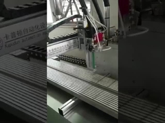 LED-lampen Verbeterde 2-component Pu-spuitmachine voor honingraatpaneelkleefsysteem