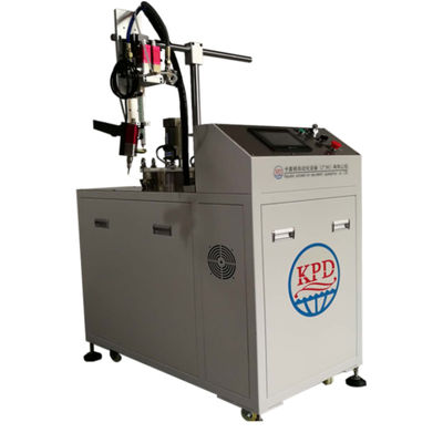 Machines voor het mengen en distribueren van harsen voor grootschalige productie