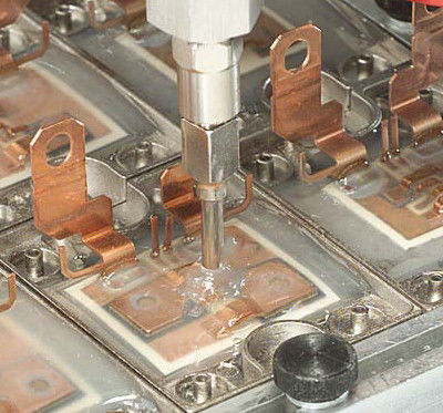 Elektronisch onderdeel potten met CNC en LED dispensing machine 2K hars potten 260KG